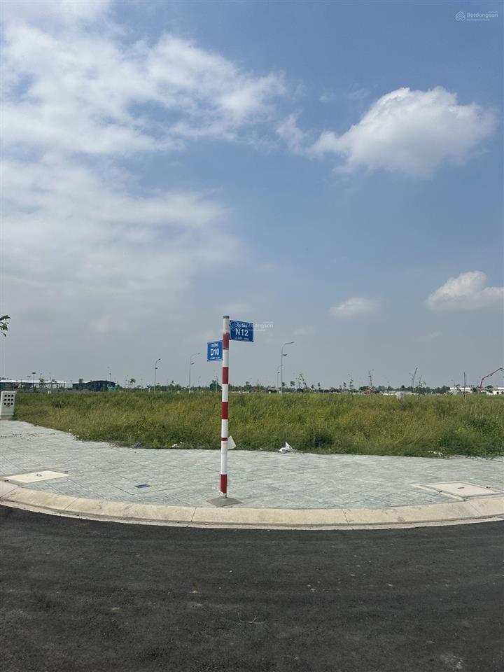 Cần bán nền đẹp 80m2. ngay quảng trường, khu thể thao đa năng. vị trí đẹp. hỗ trợ xem thực tế 24/7