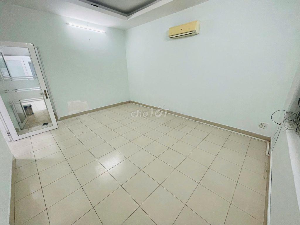 Cho thuê nhà phố gần sân bay TSN 200m2-4pn- giá 25tr/th. Ở ngay