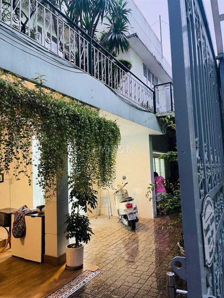 Cho thuê nhà phố gần sân bay TSN 200m2-4pn- giá 25tr/th. Ở ngay