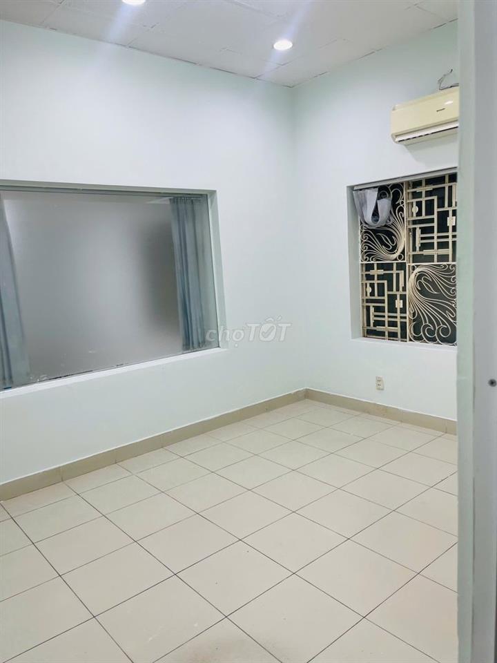 Cho thuê nhà phố gần sân bay TSN 200m2-4pn- giá 25tr/th. Ở ngay