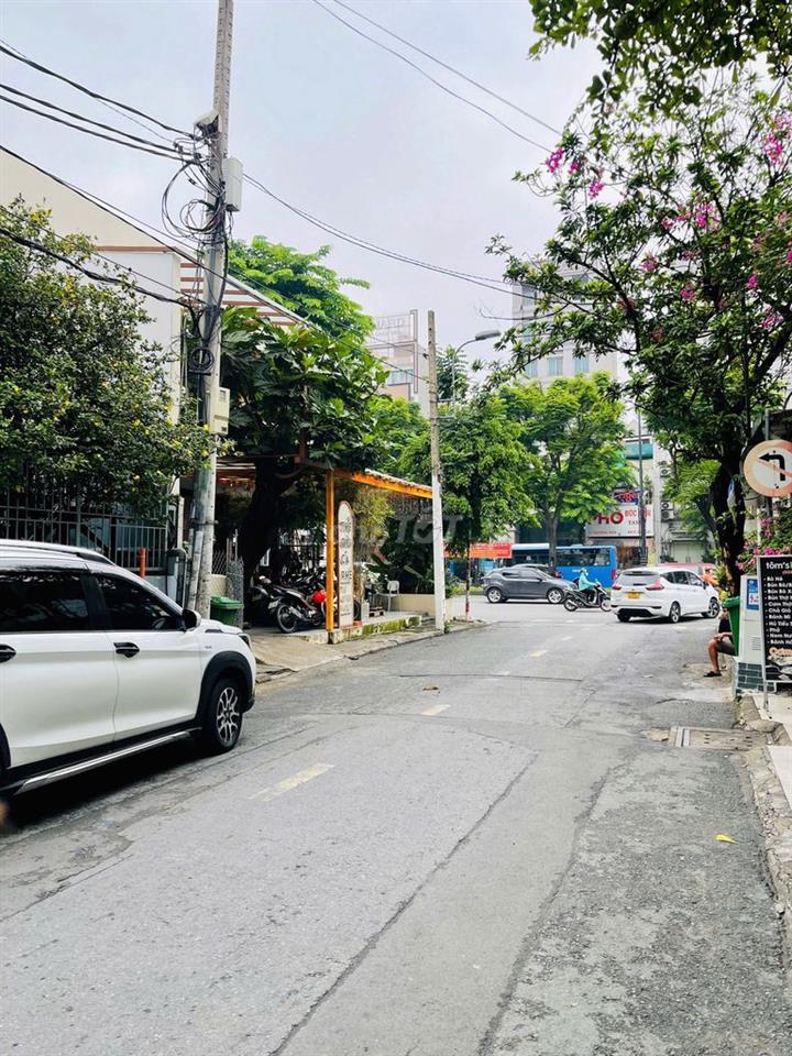 Cho thuê nhà phố gần sân bay TSN 200m2-4pn- giá 25tr/th. Ở ngay