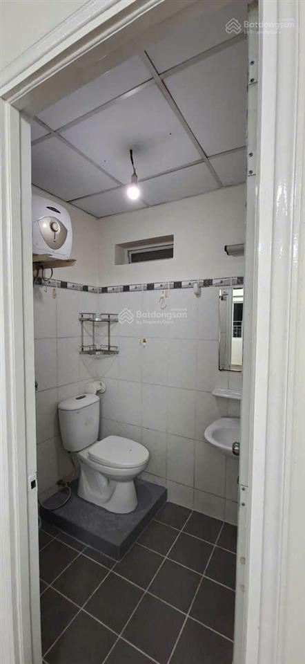 Cho thuê căn góc cc 155 nguyễn chí thanh 11 triệu/tháng lô a lầu 16.7, căn góc 62m2