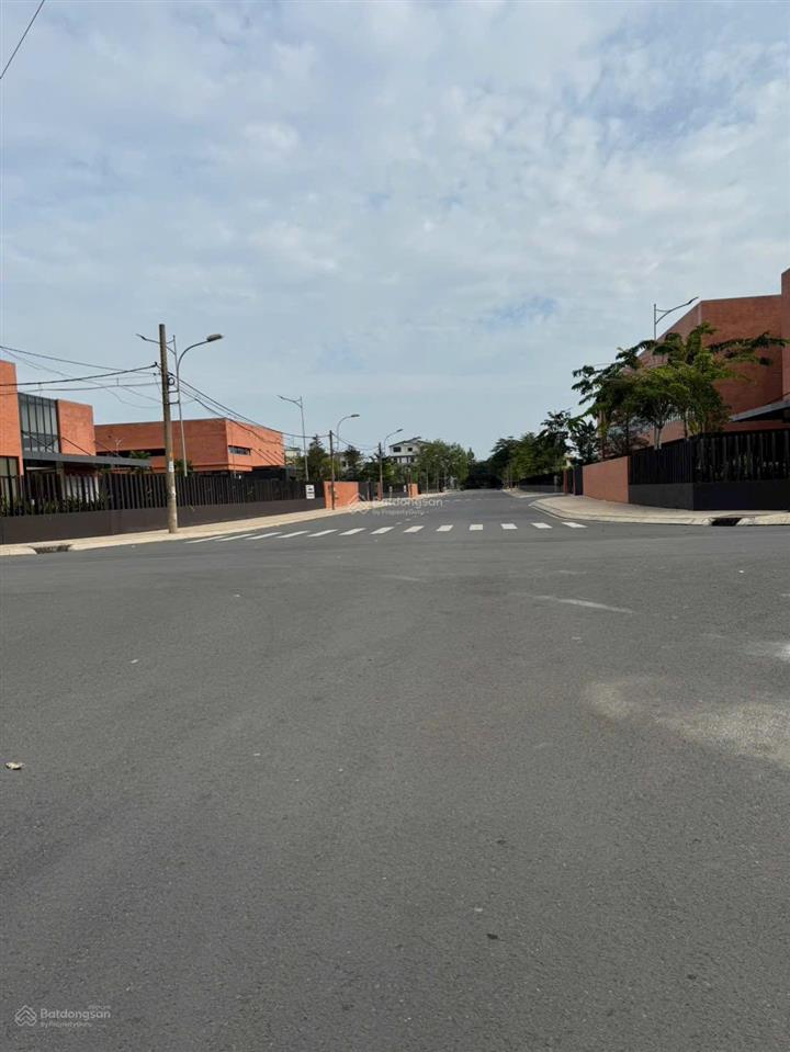 Đất nền mt đường số ,trong khu dân cư phong phú 5. dt 4,5x18m sổ hồng riêng, đối diện bến xe q8