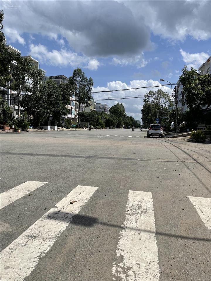 Giá tốt nhất trên trục đường 13. cần bán lô đất mt đường số 13, khu dân cư phong phú 5. dt 4x18m