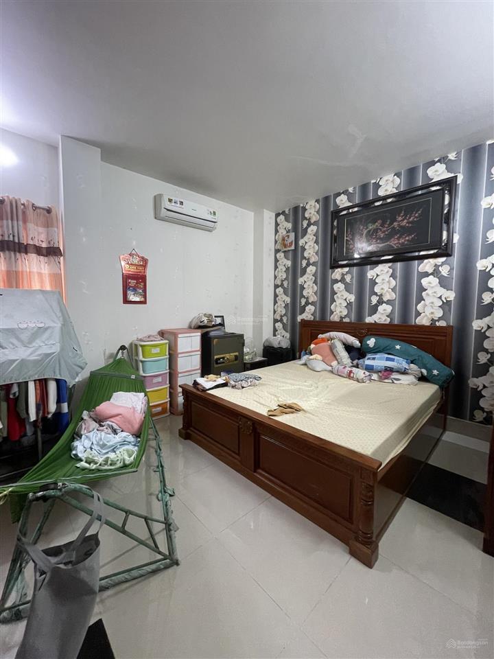 Mặt tiền đường số 10, khu dân cư phong phú 5. dt 7x19,5m gồm 1 hầm và 3 lầu, sổ hồng hoàn công