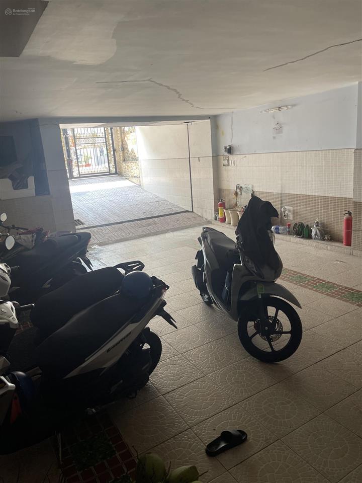 Mặt tiền đường số 10, khu dân cư phong phú 5. dt 7x19,5m gồm 1 hầm và 3 lầu, sổ hồng hoàn công