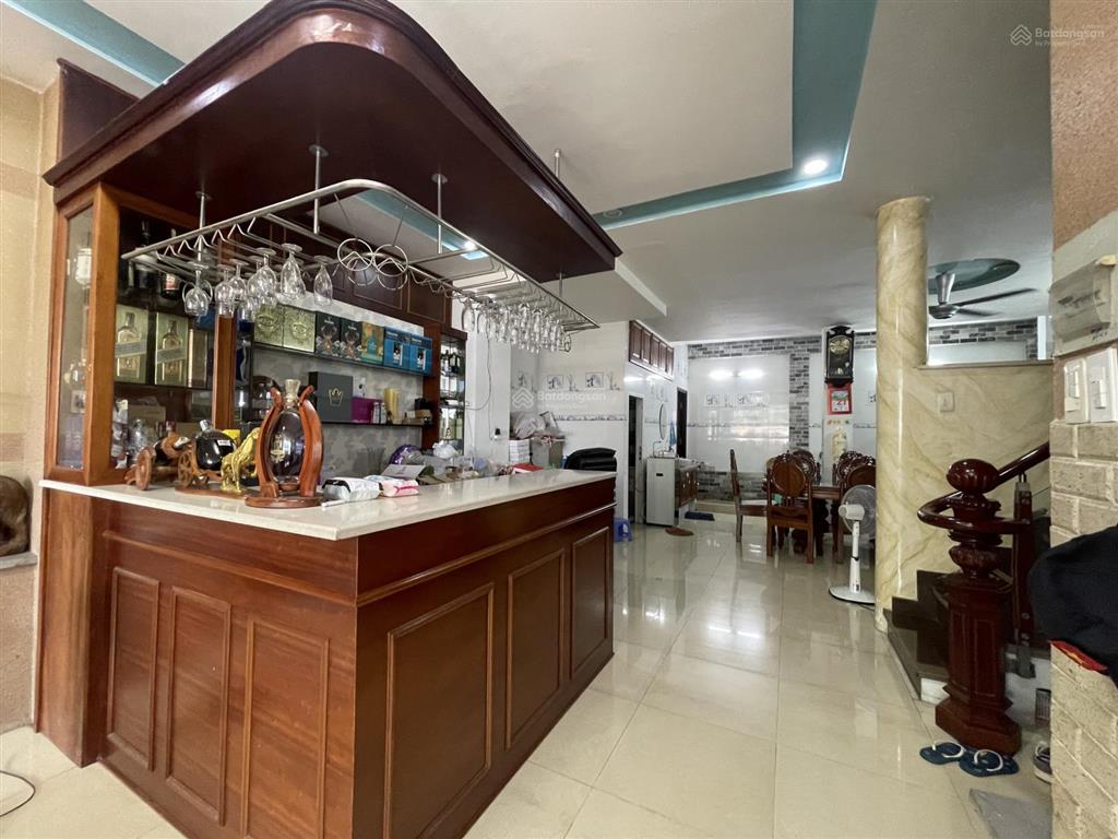 Mặt tiền đường số 10, khu dân cư phong phú 5. dt 7x19,5m gồm 1 hầm và 3 lầu, sổ hồng hoàn công