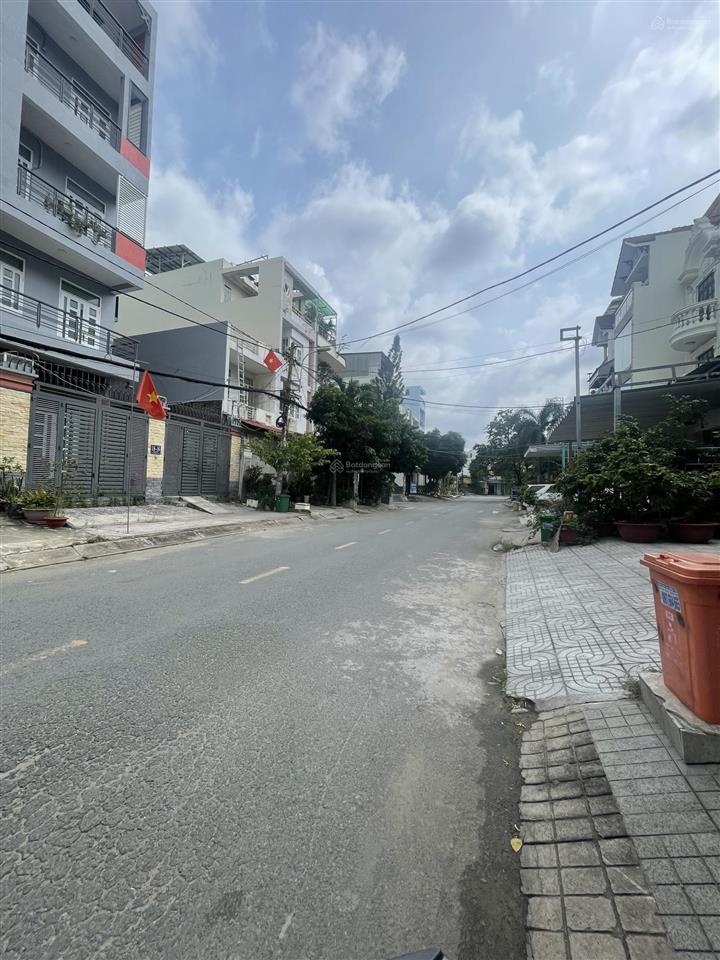 Chính chủ cần bán lô đất nền mt đường số 5 kế bên đs 10, khu dân cư phong phú 5, dt 136,5m2, shr