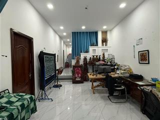 11,7 tỷ. cần bán căn nhà đối diện công viên phúc lộc thọ, kdc phong phú 5. dt 136,5m2, sh riêng