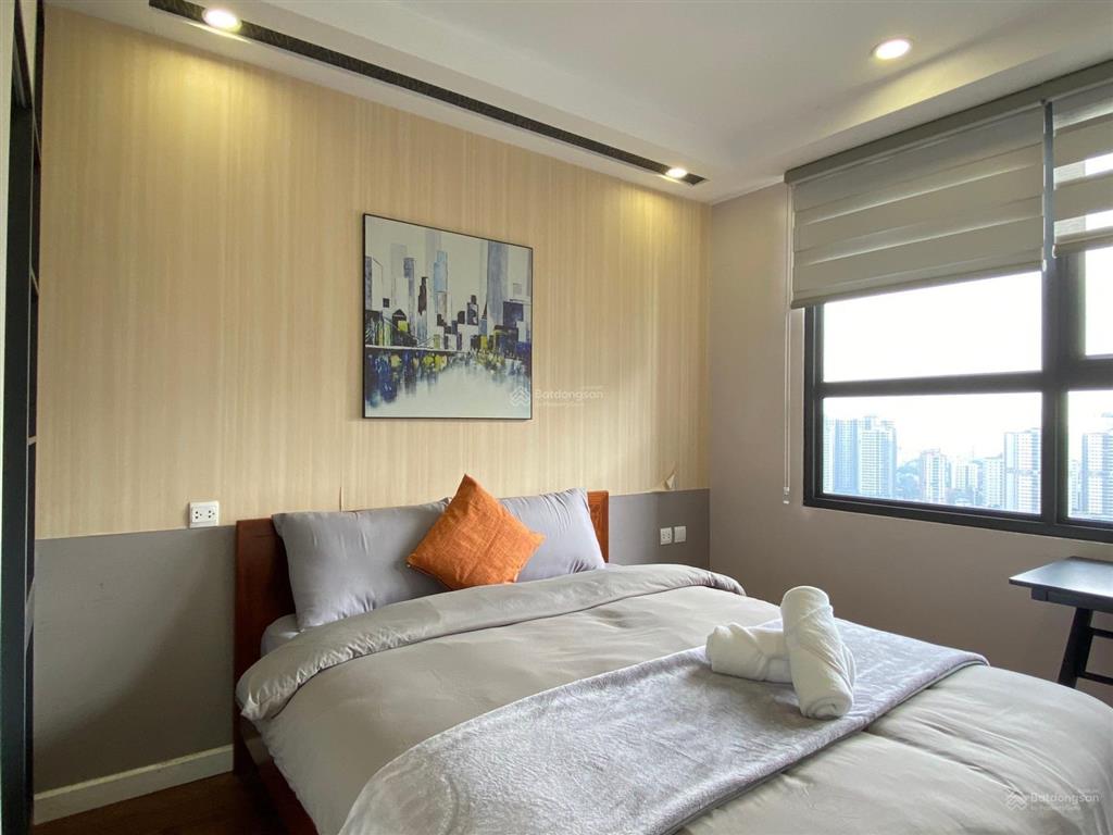 Cần cho thuê gấp chcc vinhomes d'capitale 119 trần duy hưng, 3pn, đủ đồ (view hồ cực xịn)