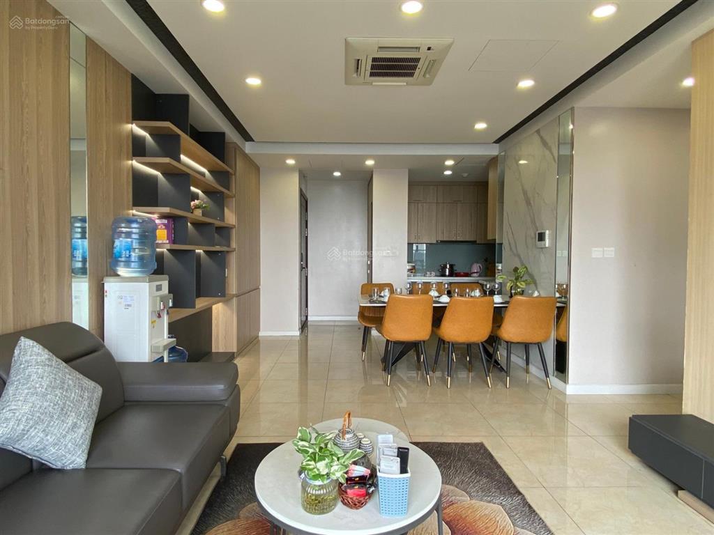 Cần cho thuê gấp chcc vinhomes d'capitale 119 trần duy hưng, 3pn, đủ đồ (view hồ cực xịn)