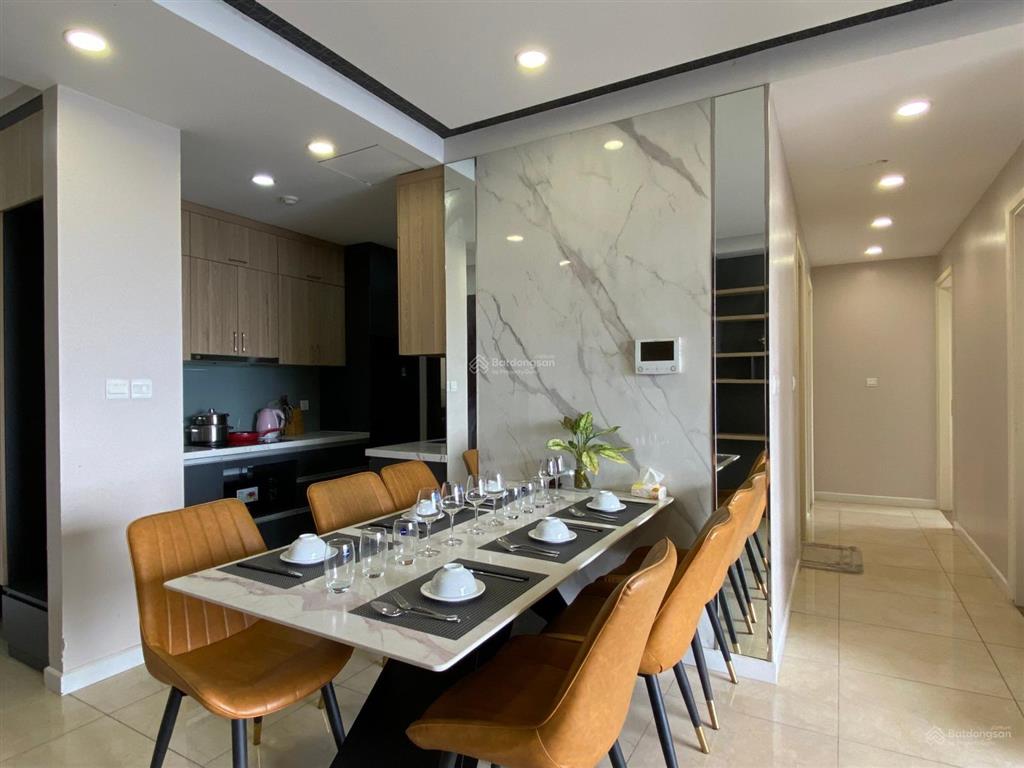 Cần cho thuê gấp chcc vinhomes d'capitale 119 trần duy hưng, 3pn, đủ đồ (view hồ cực xịn)