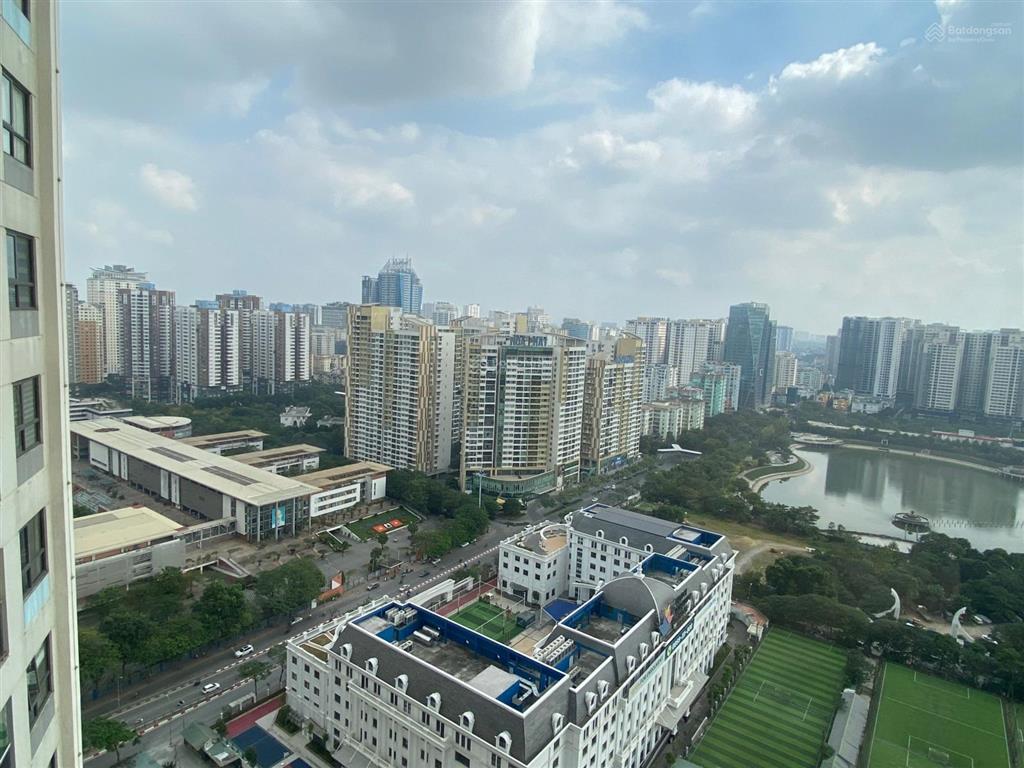 Cần cho thuê gấp chcc vinhomes d'capitale 119 trần duy hưng, 3pn, đủ đồ (view hồ cực xịn)