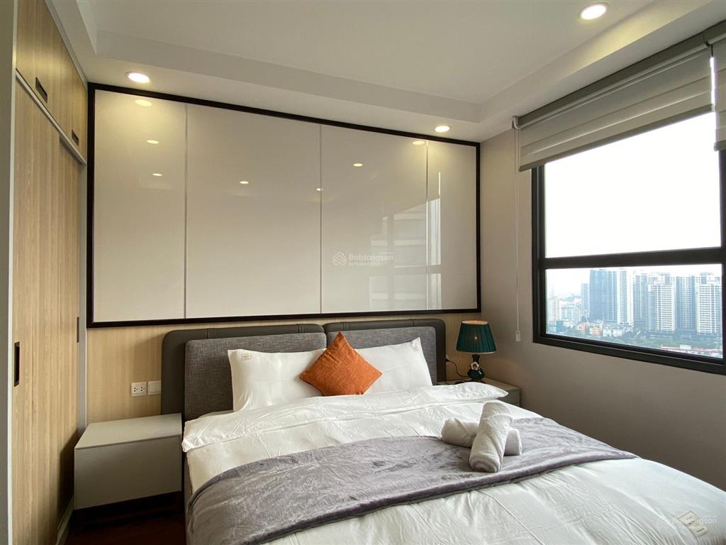Cần cho thuê gấp chcc vinhomes d'capitale 119 trần duy hưng, 3pn, đủ đồ (view hồ cực xịn)