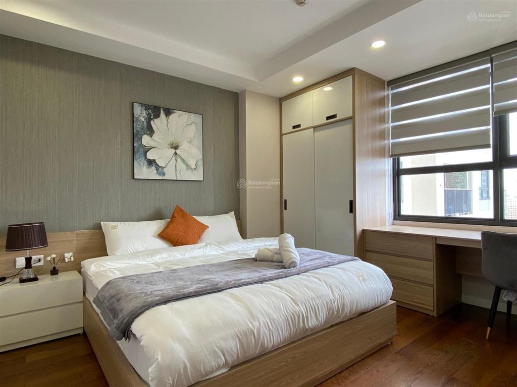 Cần cho thuê gấp chcc vinhomes d'capitale 119 trần duy hưng, 3pn, đủ đồ (view hồ cực xịn)