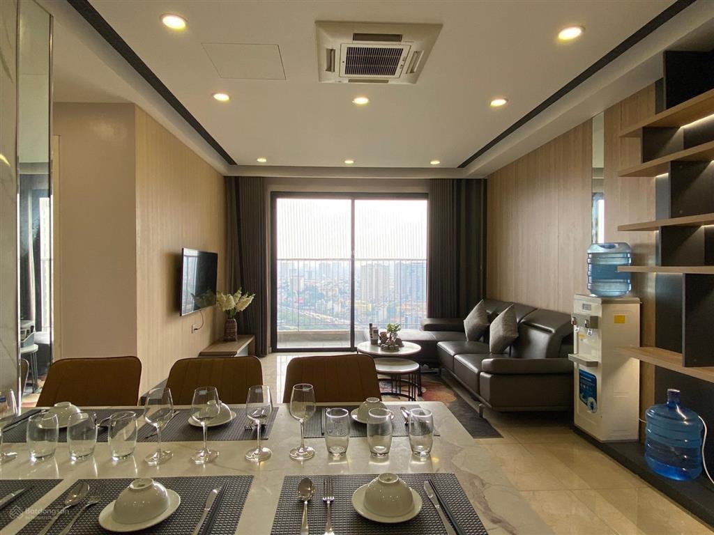 Cần cho thuê gấp chcc vinhomes d'capitale 119 trần duy hưng, 3pn, đủ đồ (view hồ cực xịn)