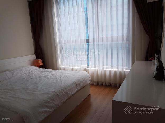 Cho thuê gấp căn 2 ngủ đủ đồ chung cư vinhomes nguyễn chí thanh  0982 402 ***