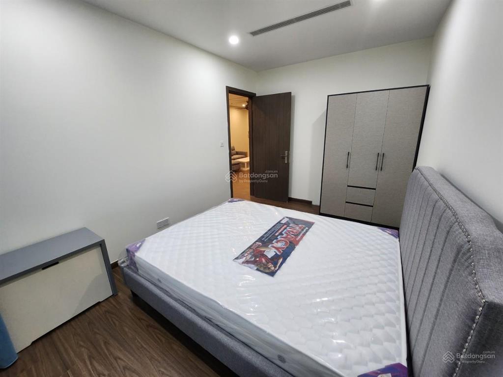 Cho thuê căn hộ vinhomes westpoint 4 ngủ dt 137m2 full nội thất đẹp  0982 402 ***