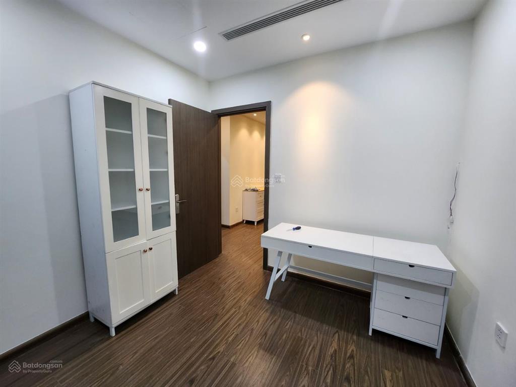 Cho thuê căn hộ vinhomes westpoint 4 ngủ dt 137m2 full nội thất đẹp  0982 402 ***