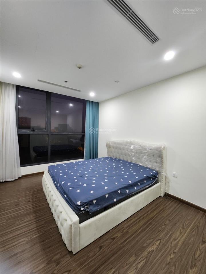 Cho thuê căn hộ vinhomes westpoint 4 ngủ dt 137m2 full nội thất đẹp  0982 402 ***