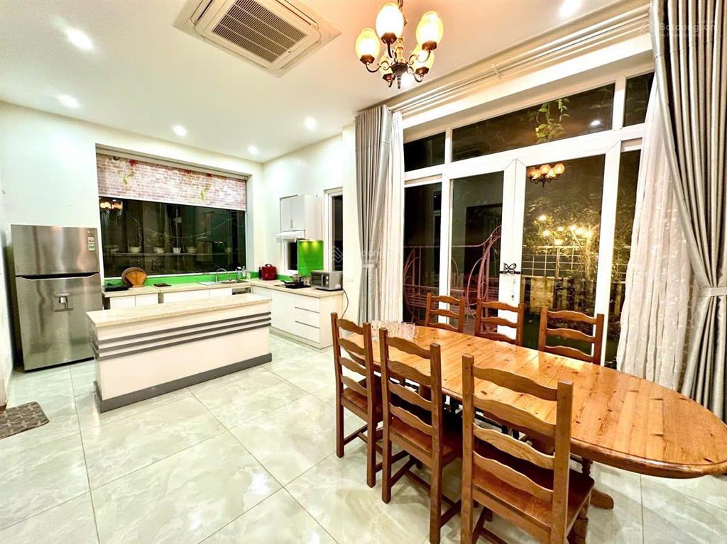 Chính chủ cần bán căn biệt thự song lập 248m2  full nội thất, sổ đỏ trao tay