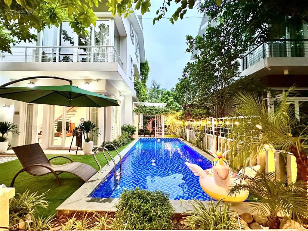 Chính chủ cần bán căn biệt thự song lập 248m2  full nội thất, sổ đỏ trao tay
