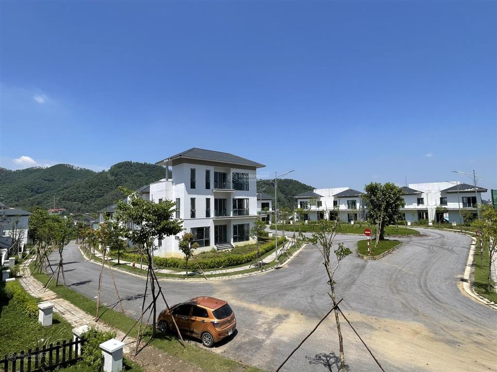 Cần bán biệt thự song lập khu c, diện tích 194m2  giá chỉ 14,2 tỷ