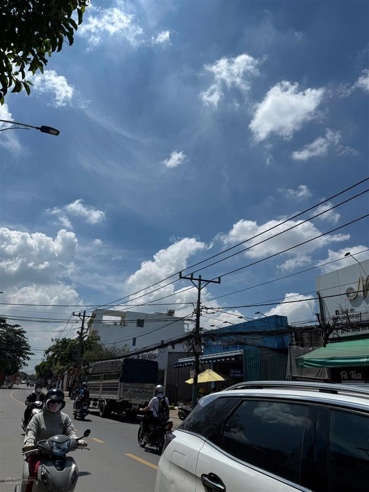 Bán nhà mặt tiền cmt8 bd, gần chợ phú văn, dt 10x20m, kd cho thuê, giá bán 13.9 tỷ 0868 914 *** nga