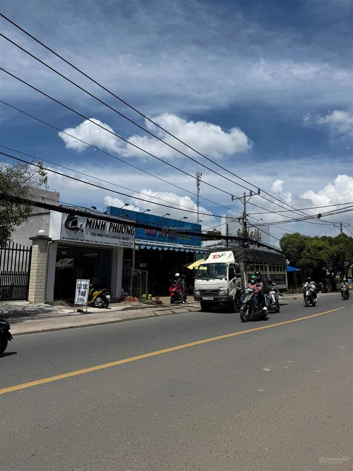 Bán nhà mặt tiền cmt8 bd, gần chợ phú văn, dt 10x20m, kd cho thuê, giá bán 13.9 tỷ 0868 914 *** nga