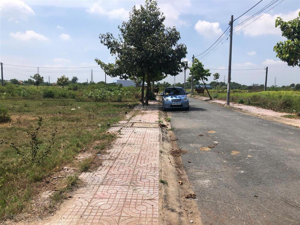 Chủ kẹt bán gấp nền đất kdc 83m2 giá 670 triệu