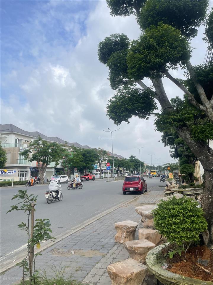 Mặt tiền liên phường q9 chủ gửi bán shophouse merita 3 tầng, sổ hồng lâu dài, hoàn thiện, 23,5 tỷ