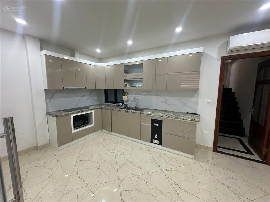 Bán nhà phố đỗ quang, yên hòa, cầu giấy. diện tích 60m2 xây 6 tầng, mt 5,2m