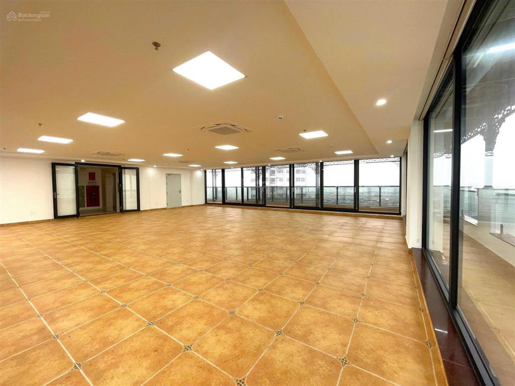 Cho thuê tòa văn phòng mặt phố lê trọng tấn  hà đông  dt 200m2 xây 8 nổi & 1 hầm, mt 16m