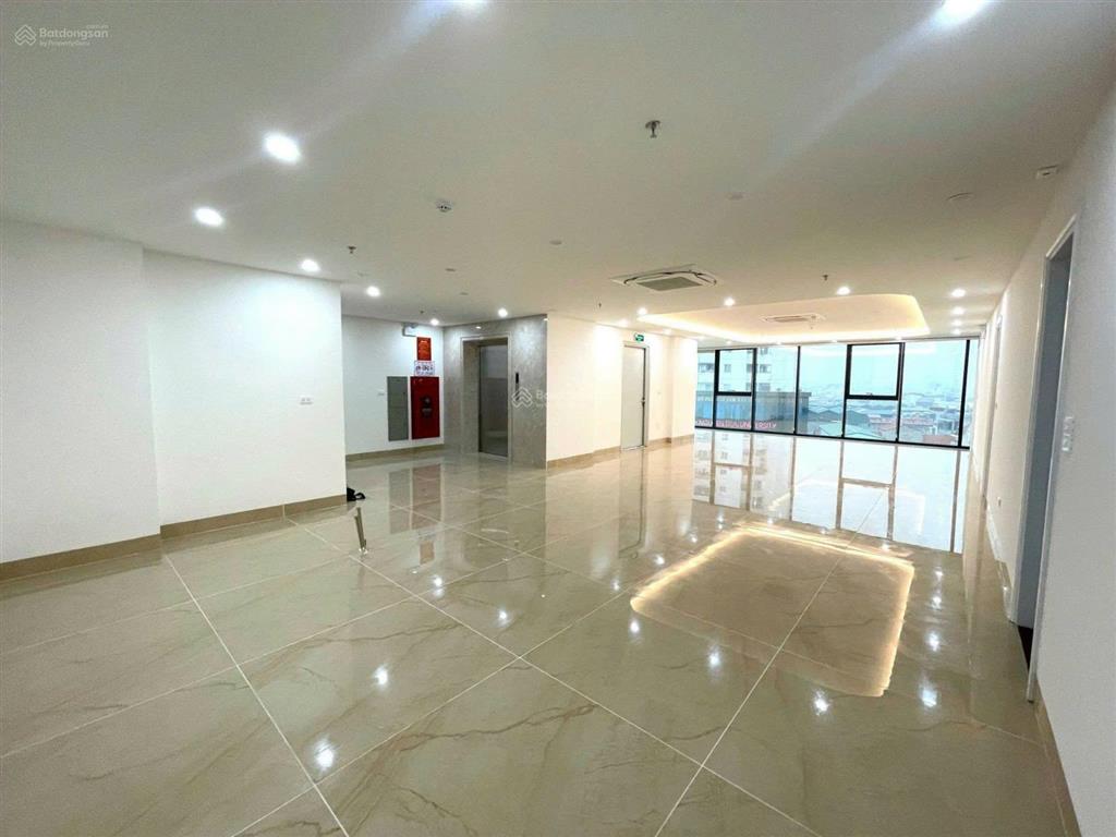 Cho thuê tòa văn phòng mặt phố lê trọng tấn  hà đông  dt 200m2 xây 8 nổi & 1 hầm, mt 16m