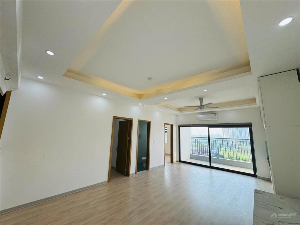 Bán căn hộ 77m, 2 ngủ, 2 vệ sinh, view hồ. gần trường tuệ đức, ban công đập thông đã làm cửa lùa