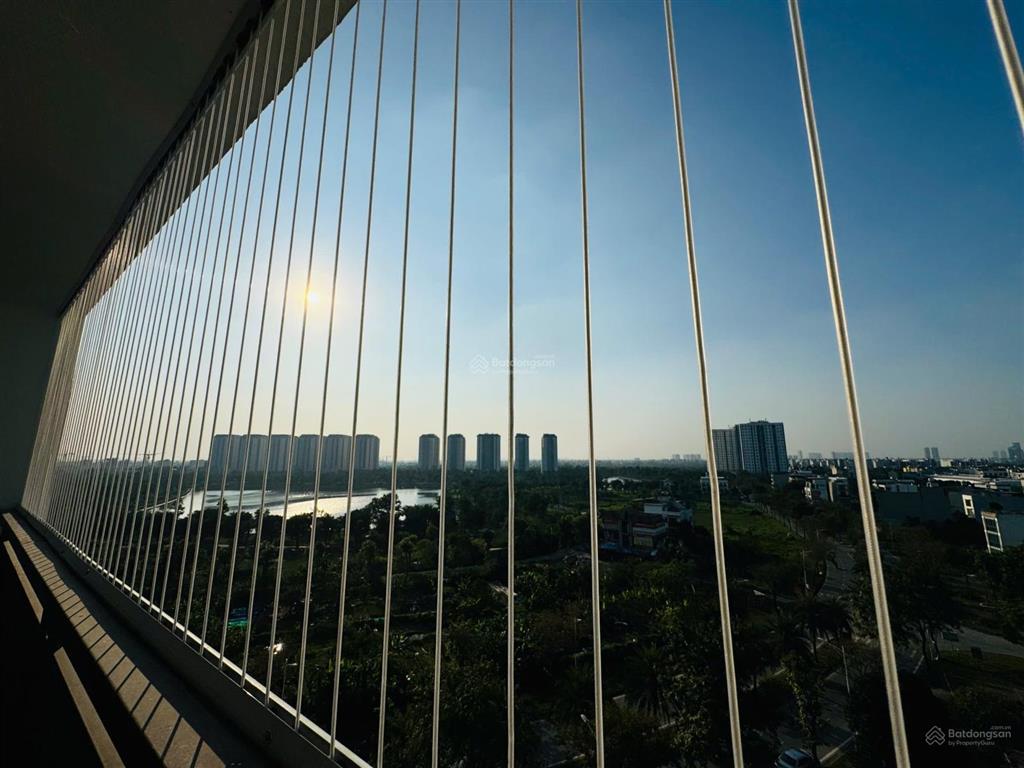 Bán căn hộ 77m, 2 ngủ, 2 vệ sinh, view hồ. gần trường tuệ đức, ban công đập thông đã làm cửa lùa
