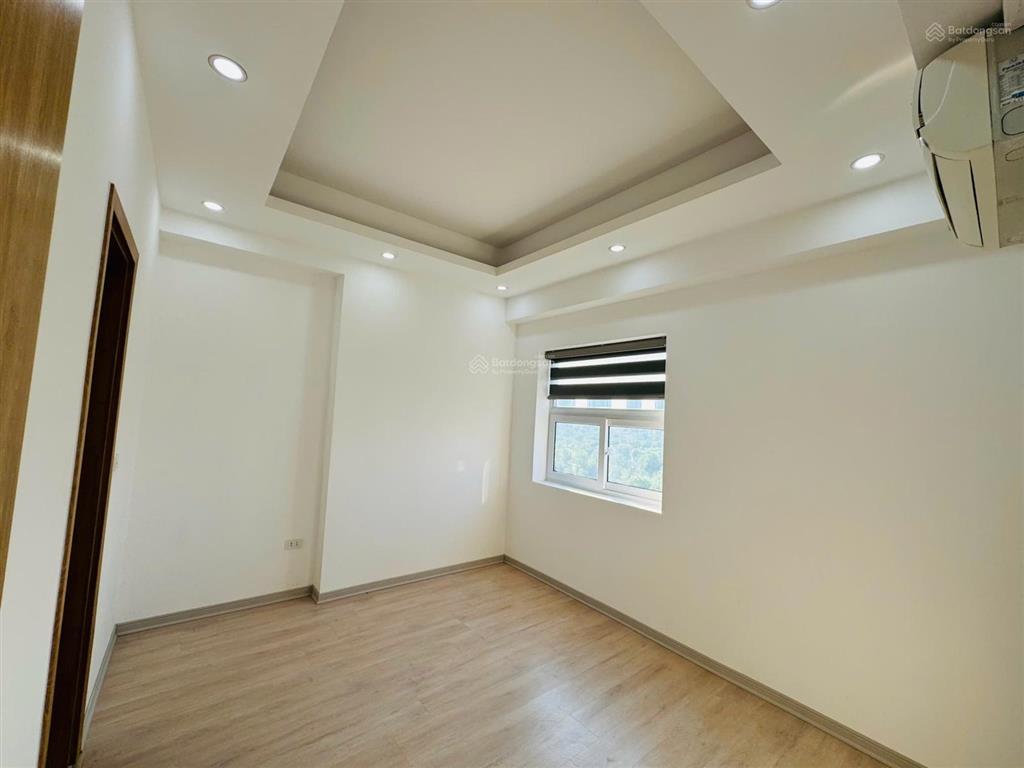 Bán căn hộ 77m, 2 ngủ, 2 vệ sinh, view hồ. gần trường tuệ đức, ban công đập thông đã làm cửa lùa