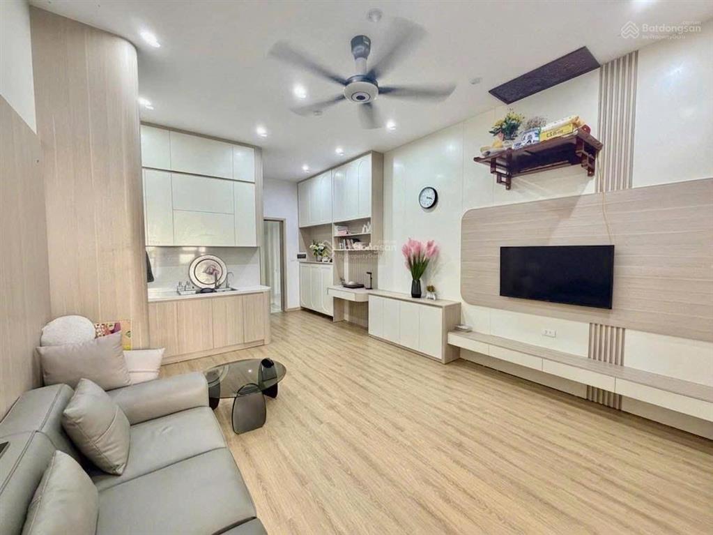 Bán căn hộ 1 ngủ, 1 vệ sinh, 47m khu 11 tòa. nhà đẹp như hình, giá hợp lý