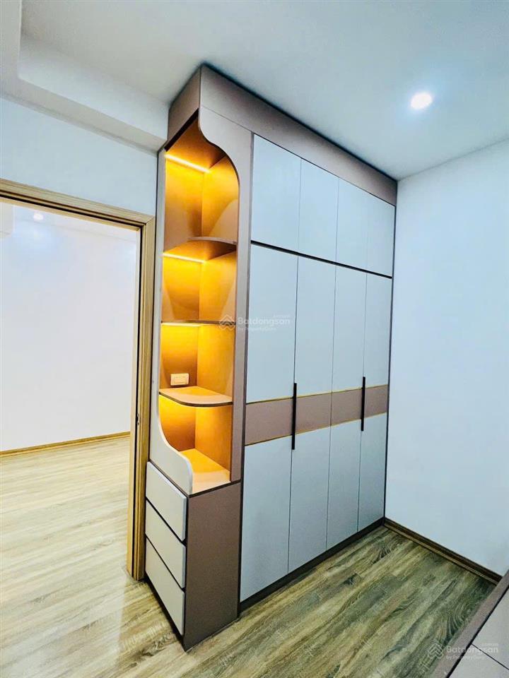 Cho thuê căn hộ 62m, 2 ngủ, 2 vệ sinh, nhà đẹp như hình. khu 11 toà