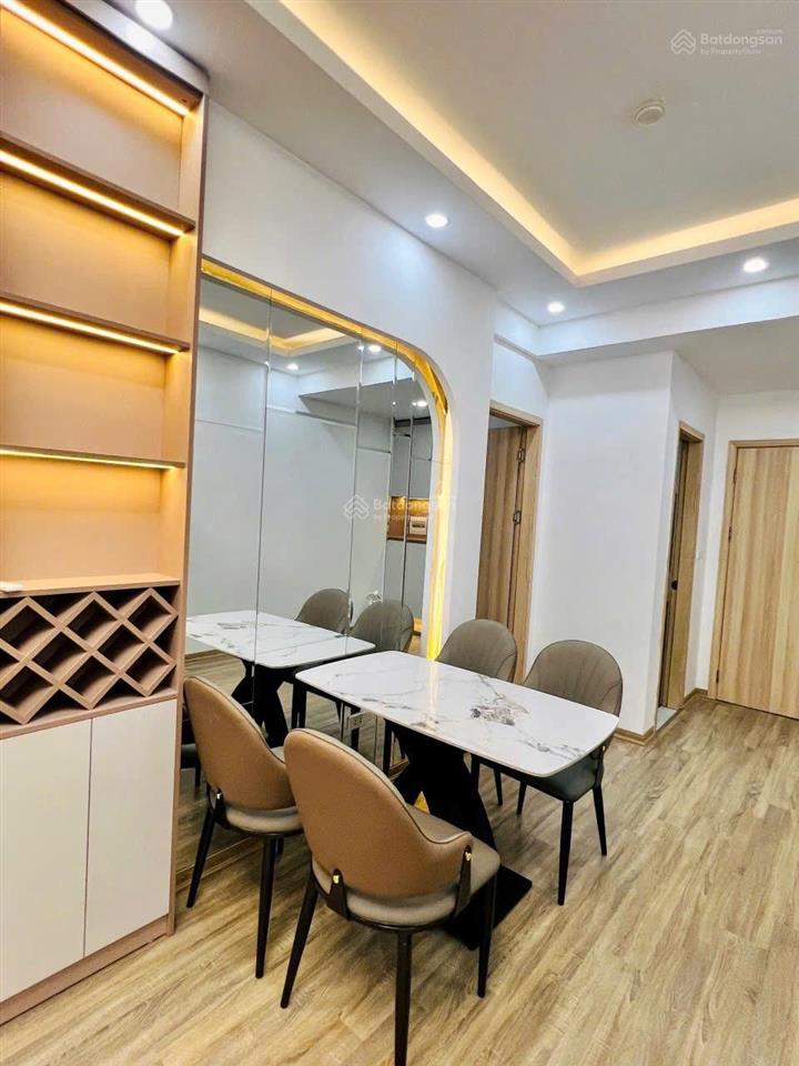 Cho thuê căn hộ 62m, 2 ngủ, 2 vệ sinh, nhà đẹp như hình. khu 11 toà
