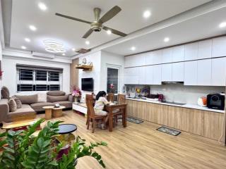 Cho thuê căn hộ góc 82m, 3 ngủ, 2 vệ sinh, khu 11 toà. full đồ, vào được luôn