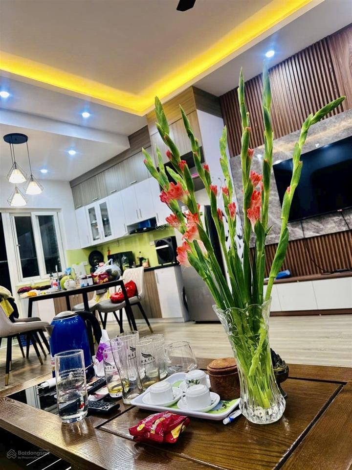 Cho thuê căn gộ góc 76m, 2 ngủ, 2 vệ sinh, khu 3 toà gần trường tuệ đức. full đồ, nhà như hình