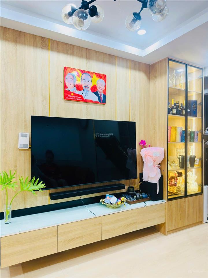 Bán căn hộ pent góc, view hồ 115m có sân vườn. vị trí siêu hiếm, nhà đẹp vào ở luôn