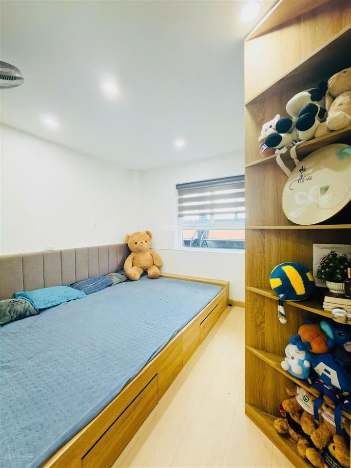 Bán căn hộ pent góc, view hồ 115m có sân vườn. vị trí siêu hiếm, nhà đẹp vào ở luôn