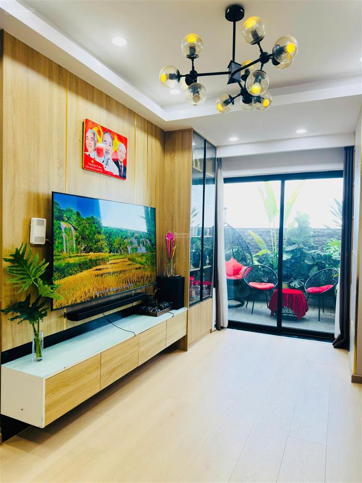 Bán căn hộ pent góc, view hồ 115m có sân vườn. vị trí siêu hiếm, nhà đẹp vào ở luôn