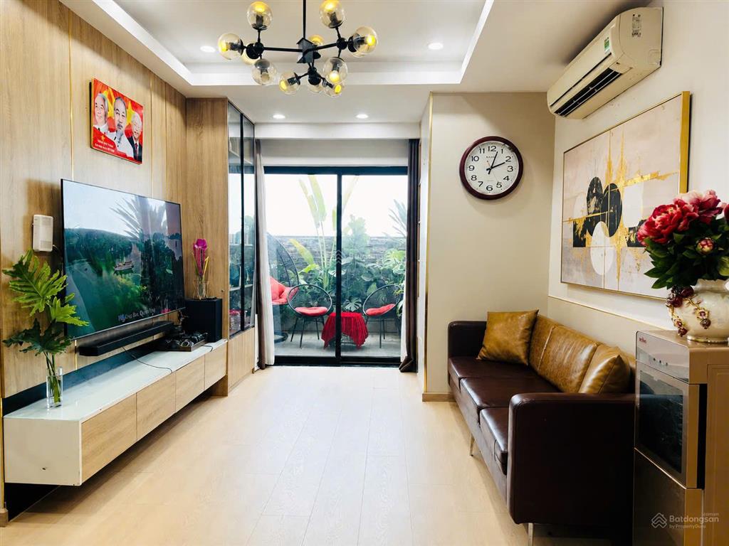 Bán căn hộ pent góc, view hồ 115m có sân vườn. vị trí siêu hiếm, nhà đẹp vào ở luôn