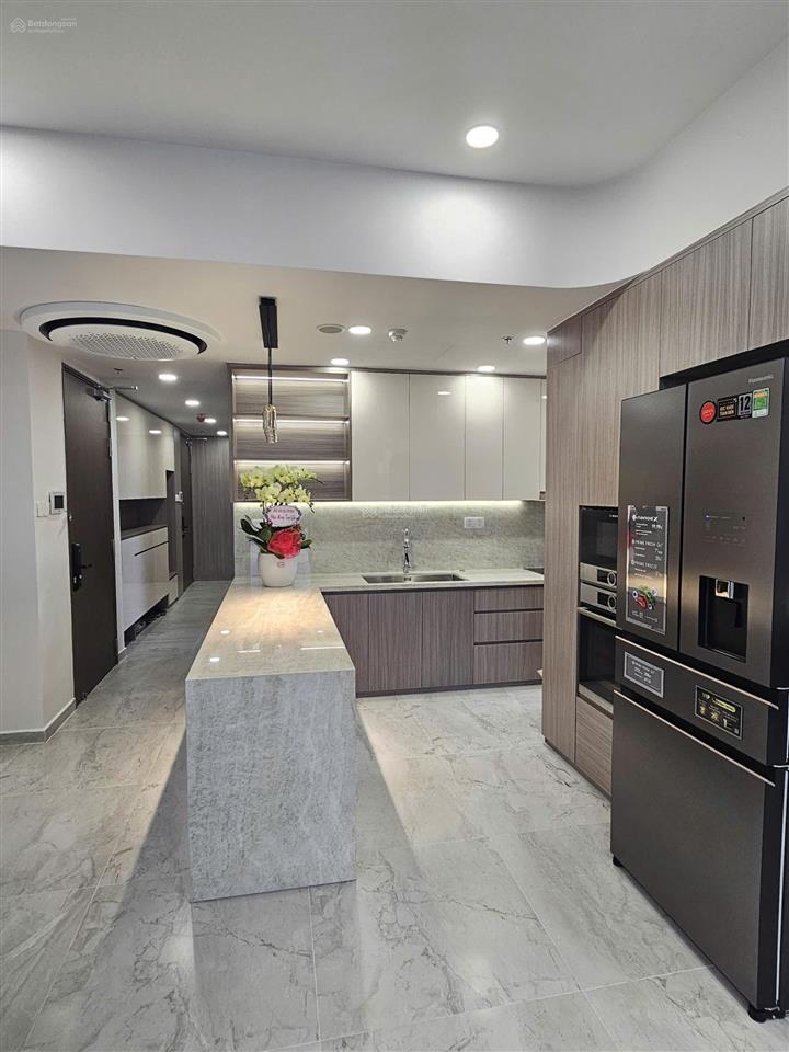 Bán căn hộ giá siêu hời tại số 6 raymondienne, 137,2m2, 3pn, 4wc