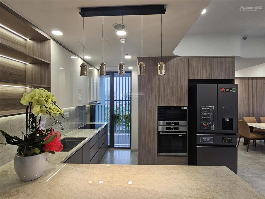 Bán căn hộ giá siêu hời tại số 6 raymondienne, 137,2m2, 3pn, 4wc