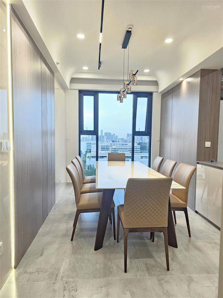 Bán căn hộ giá siêu hời tại số 6 raymondienne, 137,2m2, 3pn, 4wc