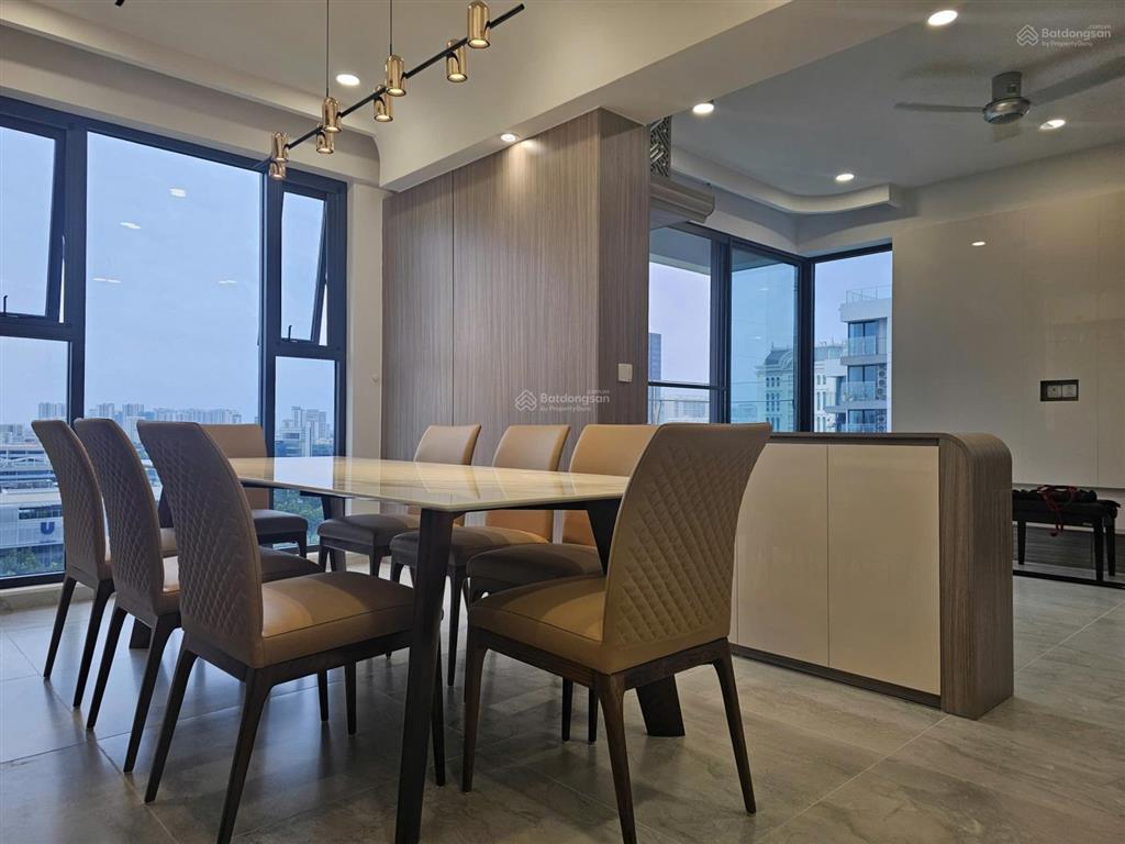 Bán căn hộ giá siêu hời tại số 6 raymondienne, 137,2m2, 3pn, 4wc